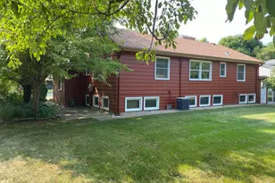 1119 Lake St, Alexandria, MN 56308 - Photo 4