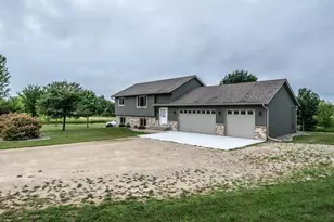 11100 Dupont Ct, Elko New Market, MN 55020 - Photo 2