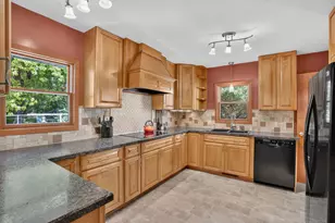 507 N Maple St, Chaska, MN 55318 - Photo 4