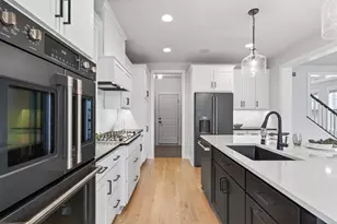 9960 Arrowwood Trl, Woodbury, MN 55129 - Photo 6
