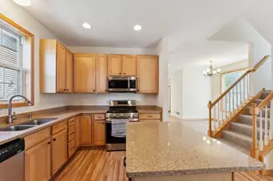 9902 Switch Grass Ln, Eden Prairie, MN 55347 - Photo 4