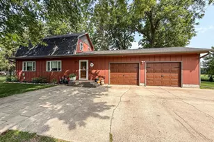 1301 N 9th St, Olivia, MN 56277 - Photo 8