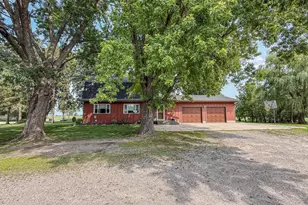 1301 N 9th St, Olivia, MN 56277 - Photo 2