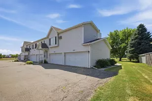 2807 32nd St S, Moorhead, MN 56560 - Photo 2