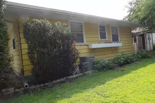 305 16th St NW, Austin, MN 55912 - Photo 2