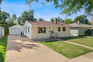 2156 Hawthorne Ave E, Saint Paul, MN 55119 - Photo 2