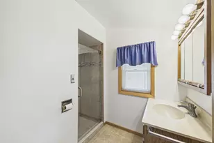 992 Matilda St, Saint Paul, MN 55117 - Photo 10