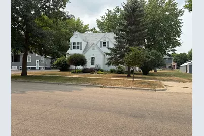 715 N McKenzie Street, Luverne, MN 56156 - Photo 2
