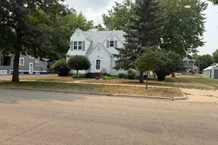 715 N McKenzie St, Luverne, MN 56156 - Photo 2