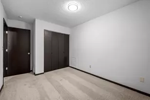 6770 Woodhill Trail, Eden Prairie, MN 55346 - Photo 12