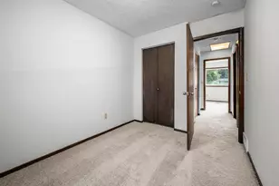 6770 Woodhill Trail, Eden Prairie, MN 55346 - Photo 10