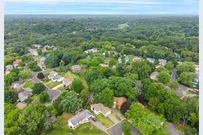 6770 Woodhill Trail, Eden Prairie, MN 55346 - Photo 22