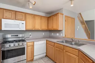 9004 Marsh Run St, Rockford, MN 55373 - Photo 16