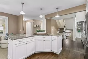 1159 Hollybrook Dr, Wayzata, MN 55391 - Photo 2