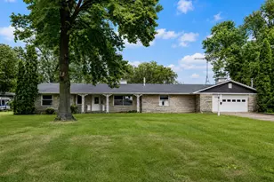 233 2nd St SE, Madelia, MN 56062 - Photo 2