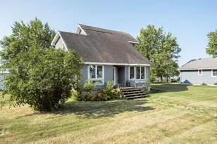 221 E Lake St, Parkers Prairie, MN 56361 - Photo 2