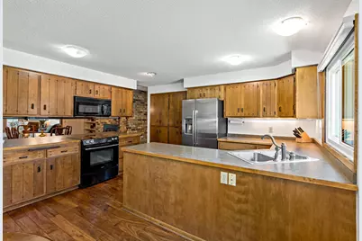 7029 Comanche Court, Edina, MN 55439 - Photo 4