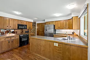 7029 Comanche Ct, Edina, MN 55439 - Photo 4