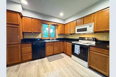 210 W Everett Avenue, Fergus Falls, MN 56537 - Photo 6