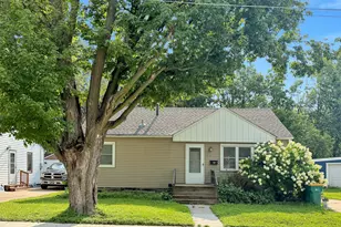 504 Edgewood Ave, Albert Lea, MN 56007 - Photo 2
