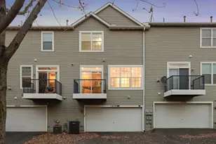 15729 Porchlight Ln, Eden Prairie, MN 55347 - Photo 4