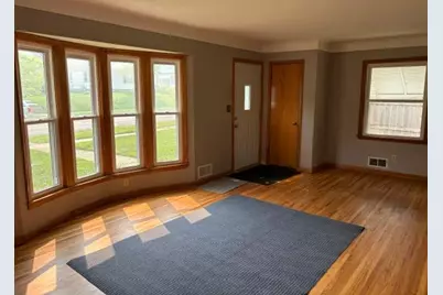 821 Howard Street N, Saint Paul, MN 55119 - Photo 2