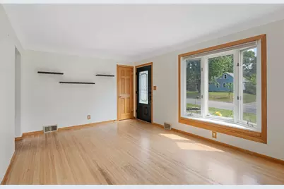 3727 Yates Avenue N, Crystal, MN 55422 - Photo 6