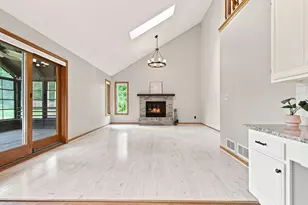 10340 Summer Pl, Eden Prairie, MN 55347 - Photo 14