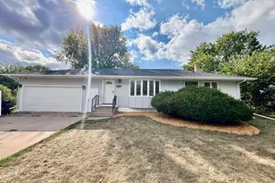 2021 Chambers St, Maplewood, MN 55109 - Photo 2