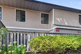 1211 Trailwood S, Hopkins, MN 55343 - Photo 20