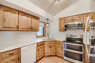 4075 Valentine Crest Rd, Arden Hills, MN 55112 - Photo 6