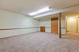 5546 Village Dr, Edina, MN 55439 - Photo 16
