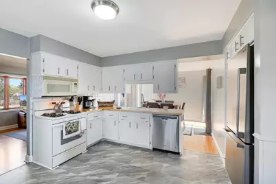 2018 Shale Lane, Eagan, MN 55122 - Photo 2