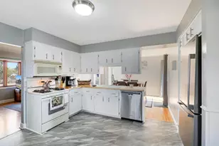 2018 Shale Ln, Eagan, MN 55122 - Photo 2