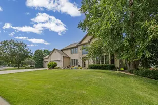 12101 Jasper Ln, Eden Prairie, MN 55347 - Photo 4