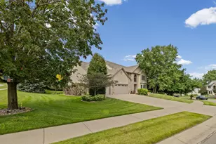 12101 Jasper Ln, Eden Prairie, MN 55347 - Photo 2