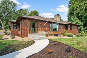2005 Kenwood Dr W, Maplewood, MN 55117 - Photo 1