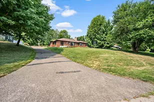 2005 Kenwood Dr W, Maplewood, MN 55117 - Photo 2