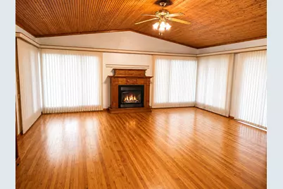 446 Maple Avenue S, Thief River Falls, MN 56701 - Photo 2
