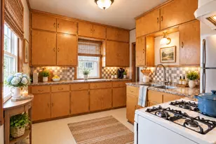 1006 Earl St, Saint Paul, MN 55106 - Photo 8