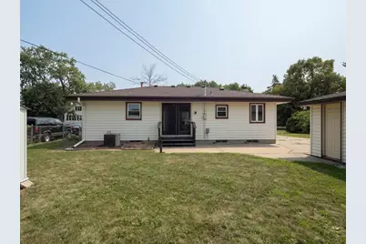 6231 Quail Avenue N, Brooklyn Center, MN 55429 - Photo 4