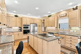 10904 Chatham Ct S, Burnsville, MN 55337 - Photo 14