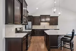 8652 Lake Riley Dr, Chanhassen, MN 55317 - Photo 8