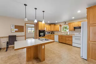 900 Courtney Dr, Caledonia, MN 55921 - Photo 2