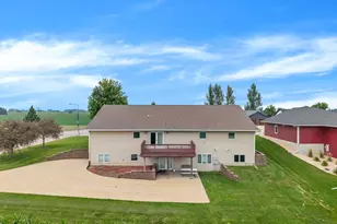 900 Courtney Dr, Caledonia, MN 55921 - Photo 42