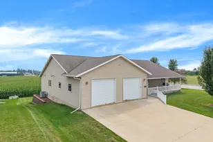 900 Courtney Dr, Caledonia, MN 55921 - Photo 36