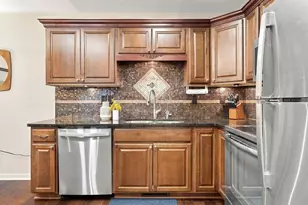 970 Pontiac Ln, Chanhassen, MN 55317 - Photo 2