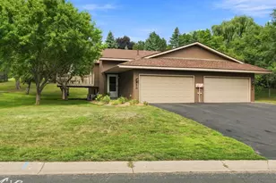 970 Pontiac Ln, Chanhassen, MN 55317 - Photo 1