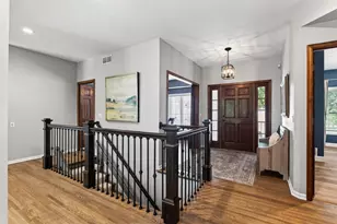 506 Hawthorne Woods Dr, Eagan, MN 55123 - Photo 2