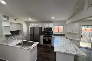 199 Hillwood Dr, Lake City, MN 55041 - Photo 8